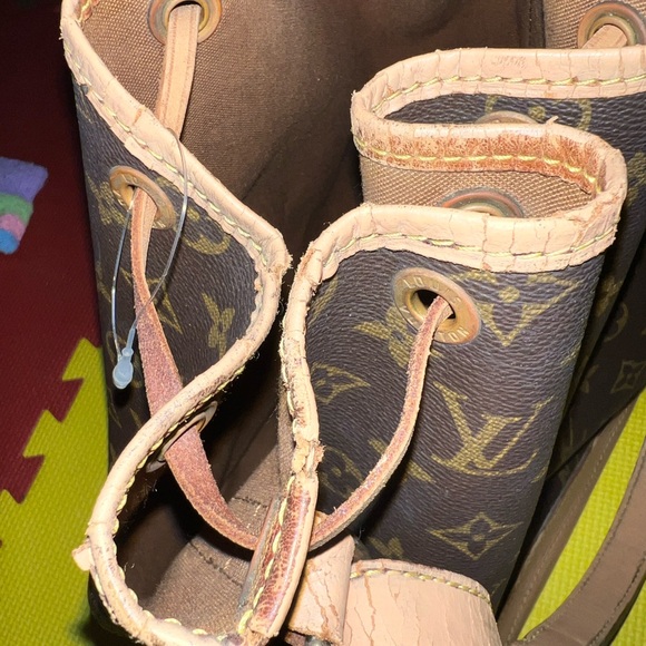 Louis Vuitton Monogram Bucket Bag - Picture 14 of 16